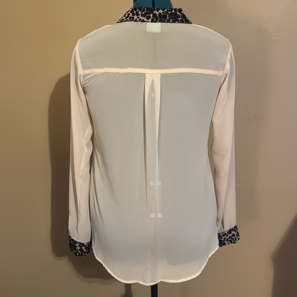 Sheer cream blouse with leopard print details - Picture 2 of 3